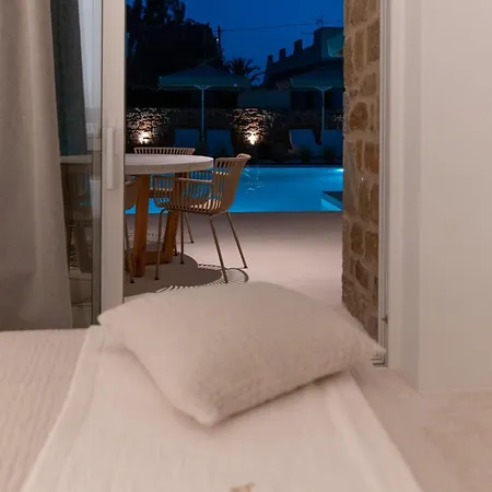Hills 8 Gialova