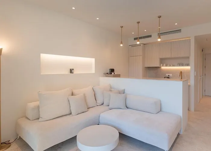 Hills 8 Daire Gialova