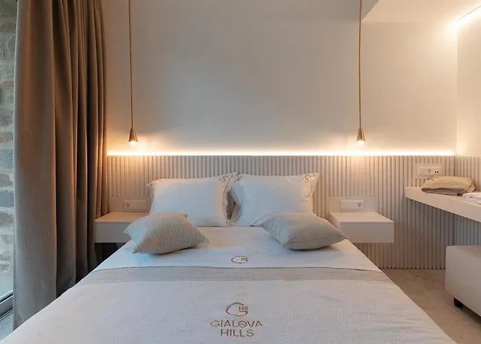 Hills 8 Γιάλοβα